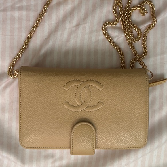 CHANEL Beige Leather Wallet with Gold Chain - Picture 1 of 8